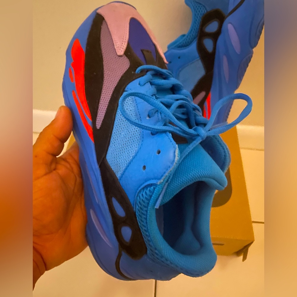 Adidas Yezzy 700. Blue res